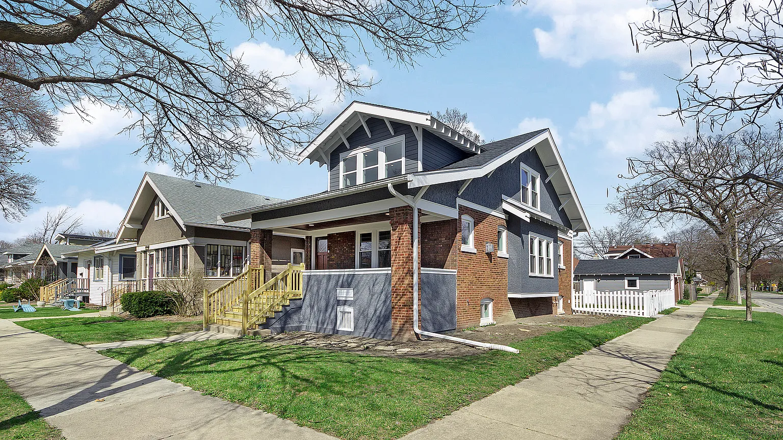 900 N Harvey Ave photo 1