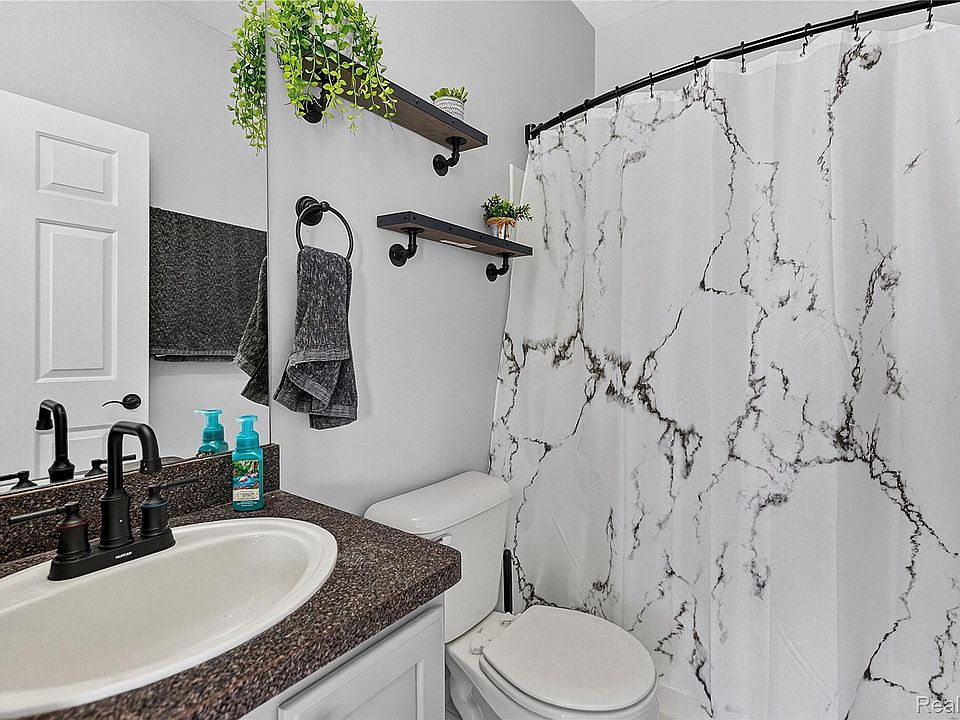 43131 Strand Dr, photo 13