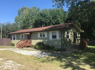 607 N Adams St, West Frankfort, IL 62896