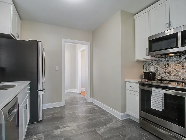 138 Grove St — Photo 7