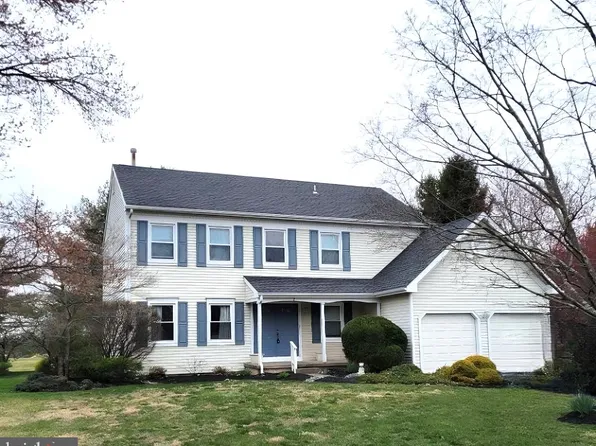 2 Balsam Ct, Newtown, PA 18940