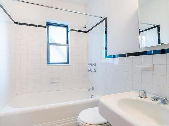 5th image of 96 Perry St APT B13c