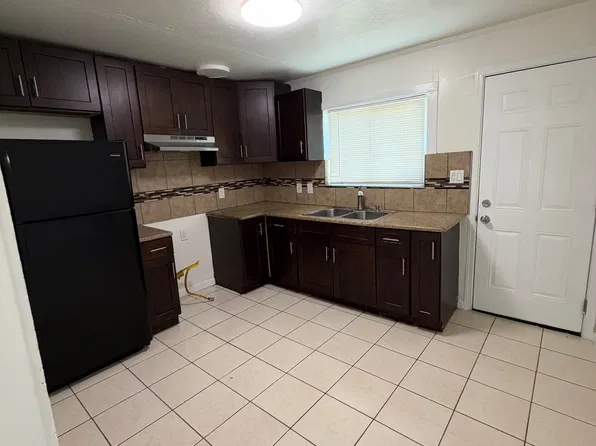 8 E San Joaquin St, Fresno, CA