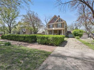 329 SW Woodlawn Ave, Topeka, KS 66606