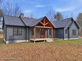 322 Rose Marie Ln, East Stroudsburg, PA 18302