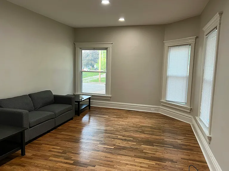 107 N Berrien St — Photo 8