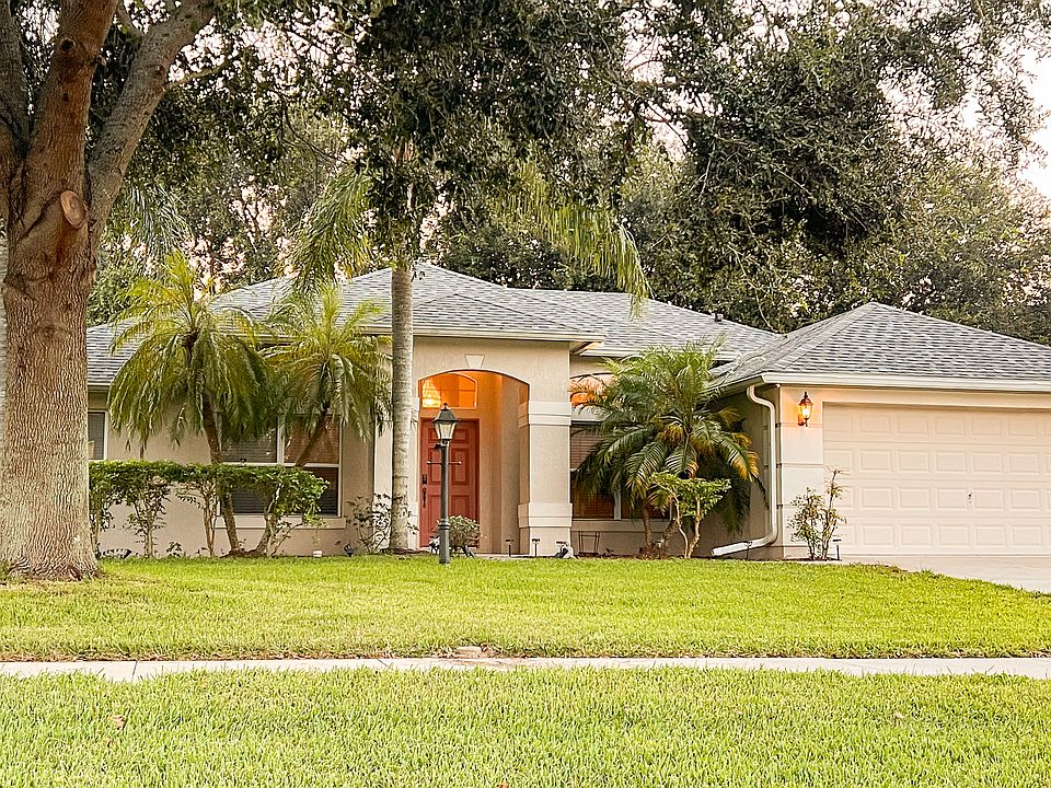 Front of house from the street.