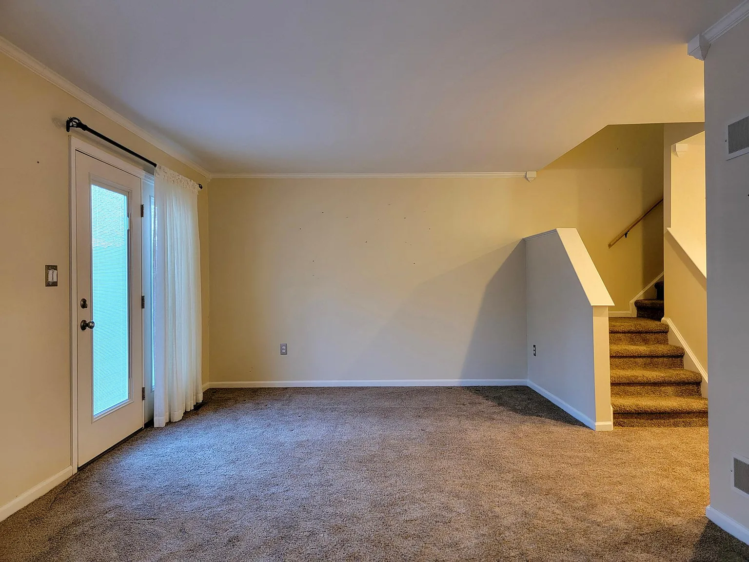 3 bed, 1.5 bath, 1540 sqft, $1,995 — Photo 4
