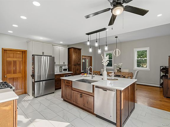 5th image of 75 Sunset Drive
