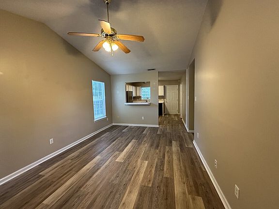 2nd image of 125 Mesa Ln