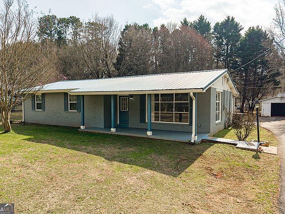 3rd image of 137 Duke St