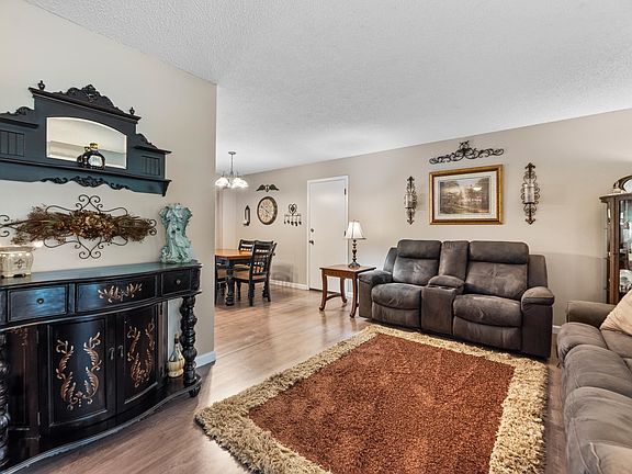5th image of 210 Northwind Dr