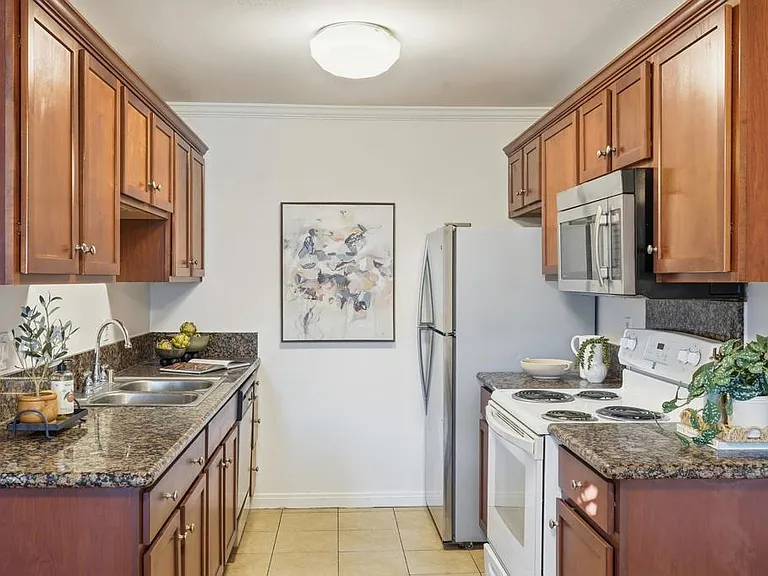 255 S 2nd St S #7 — Photo 8