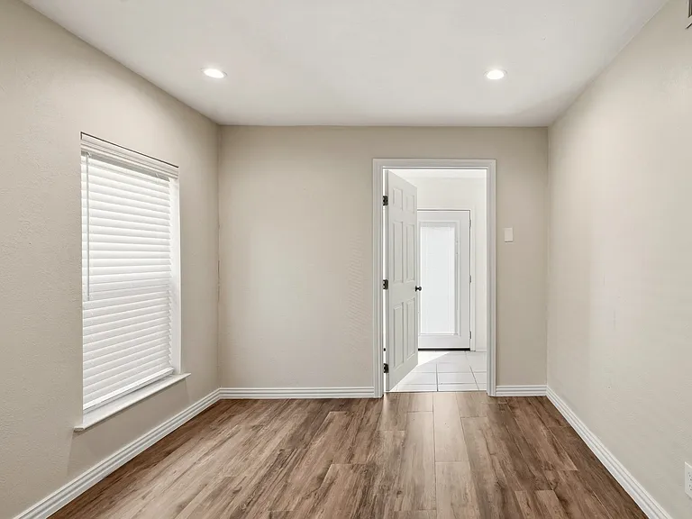 7354 Walling Ln — Photo 17