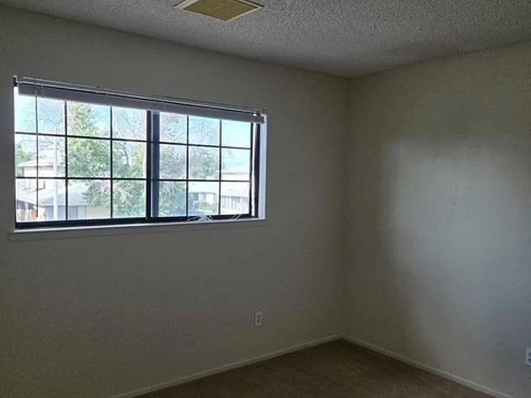 625 W Perdew Ave — Photo 7