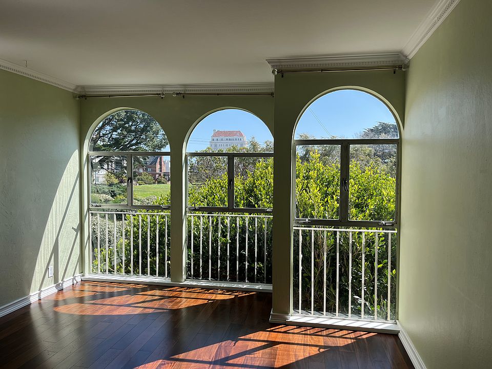 3 gorgeous Palladian windows with views of Alta Plaza Park