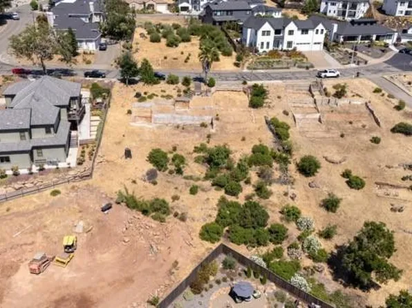3747 Woodbourne Place, Santa Rosa, CA 95403