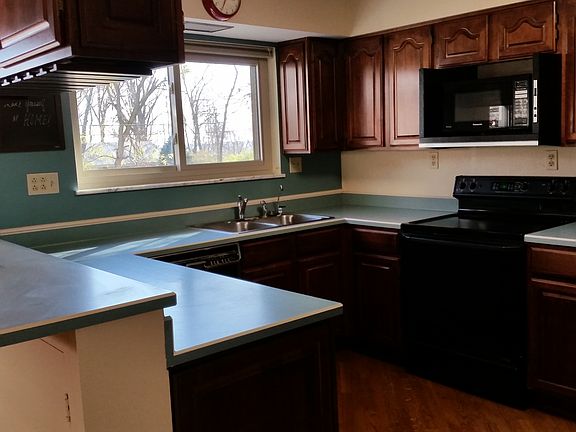 3rd image of 7281 Ipswich Dr