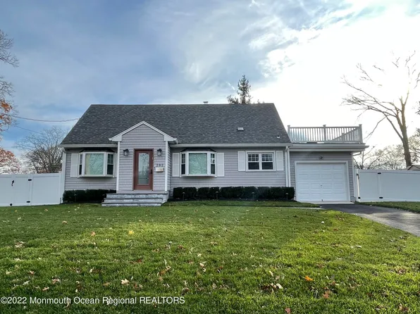 282 Berger Ave, Oakhurst, NJ 07755