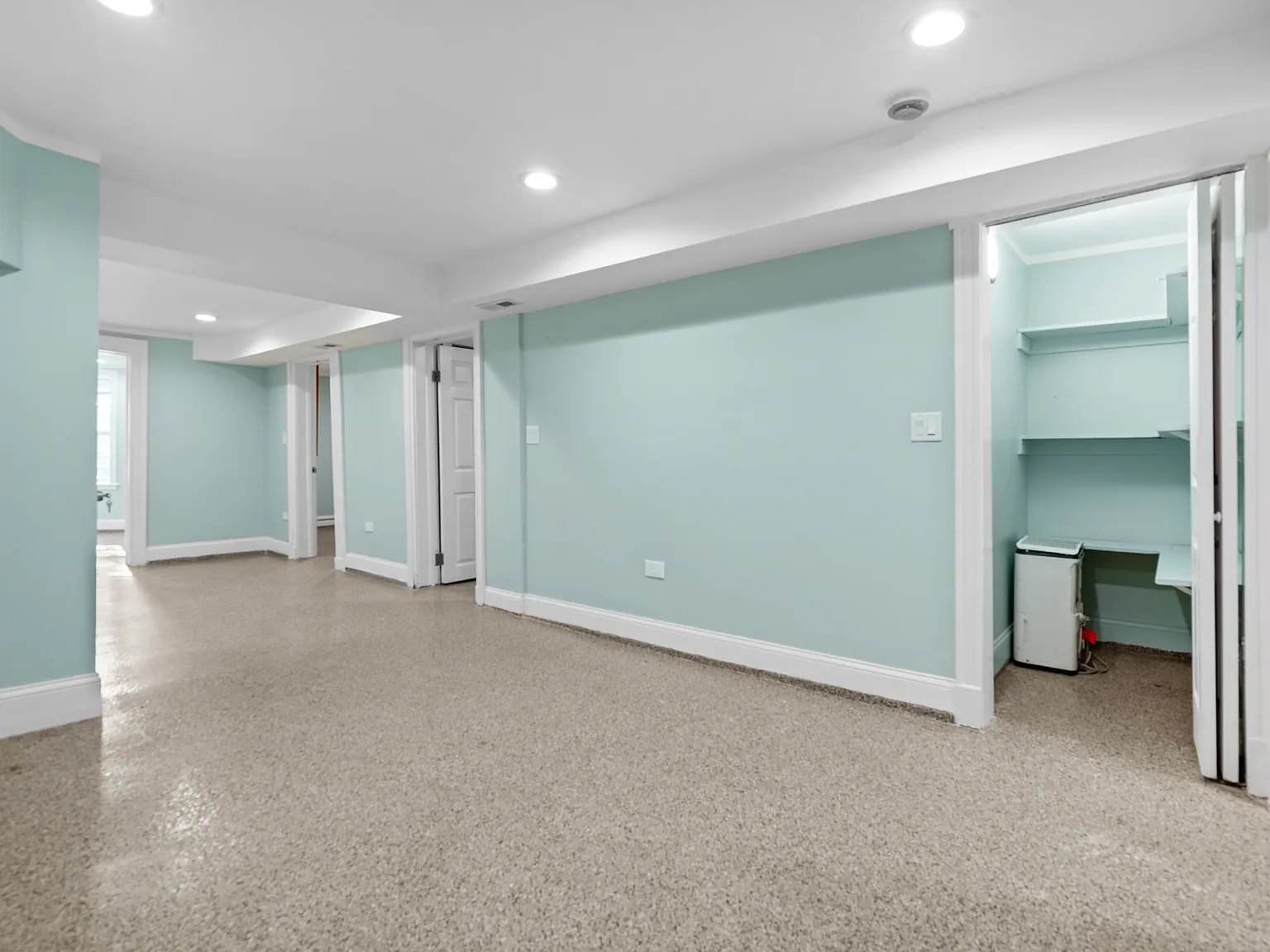 3 bed, 1000 sqft, $1,700 — Photo 4