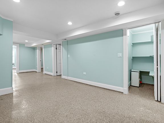 4th image of 2321 S Albany Ave #G