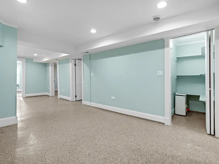 2321 S Albany Ave #G — Photo 4