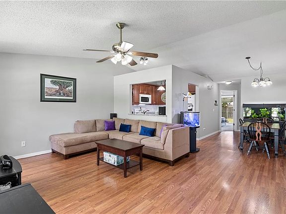 5th image of 1103 Chambord Ct
