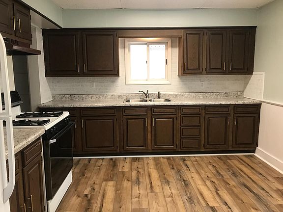 3rd image of 960 Dayton St SW #2
