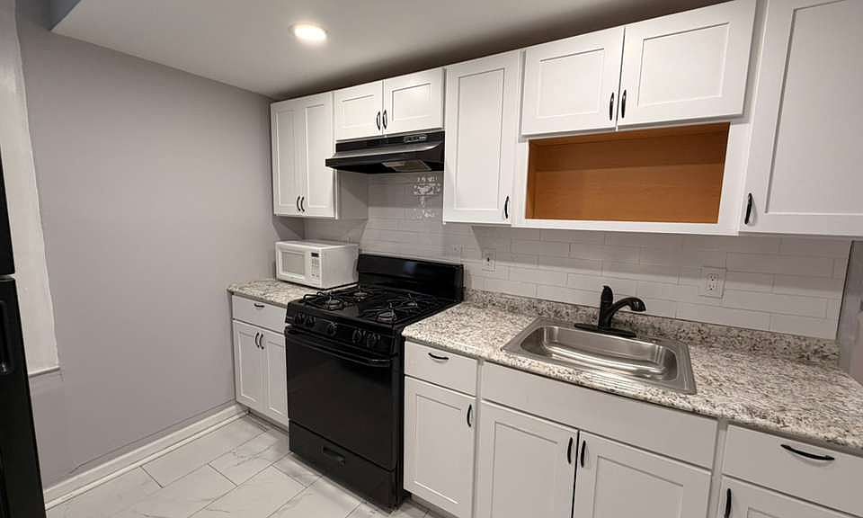 1st image of 48 Daisy St #A2