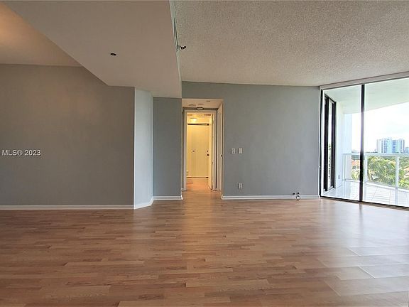 3rd image of 3610 Yacht Club Dr APT 510
