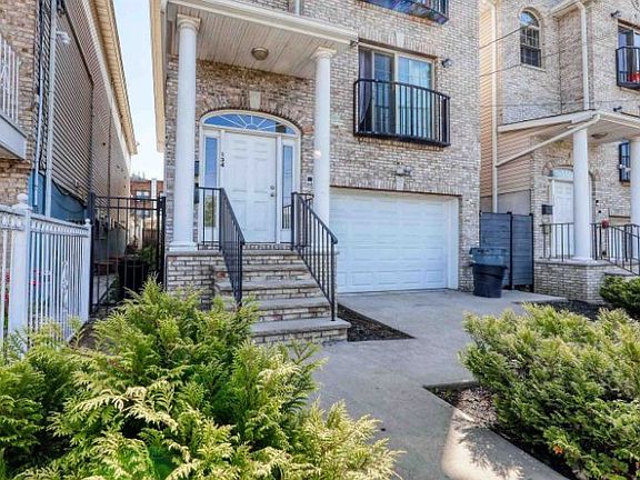 3rd image of 134 Gates Ave #I