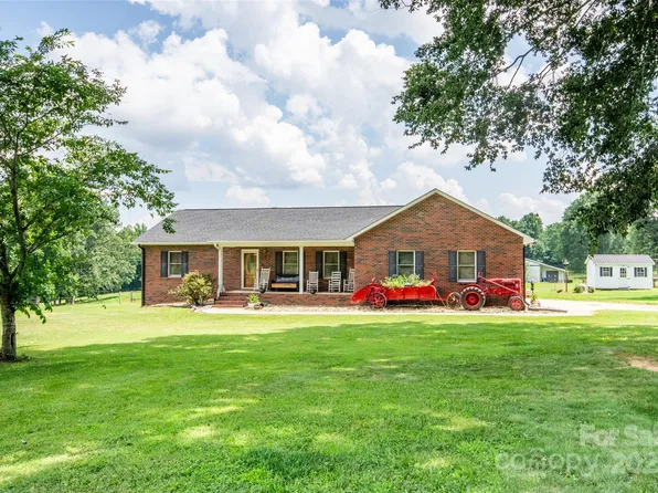 307 Lone Pine Rd, Statesville, NC 28625