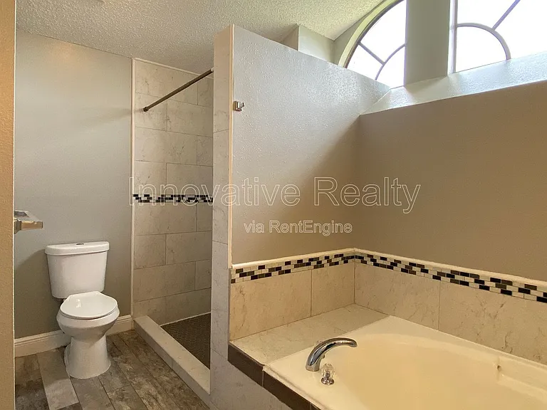 1025 Derbyshire Dr — Photo 16