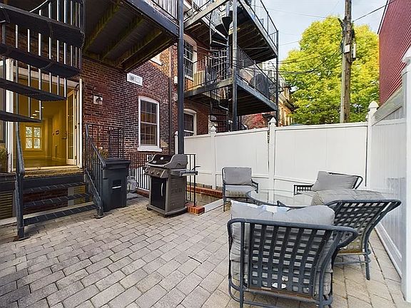4th image of 677 E 7th St #1