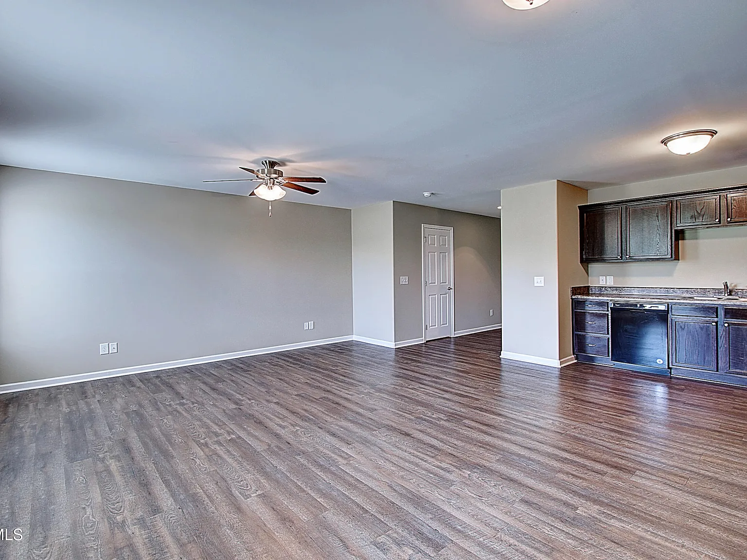3 bed, 2.5 bath, 1657 sqft, $1,900 — Photo 4