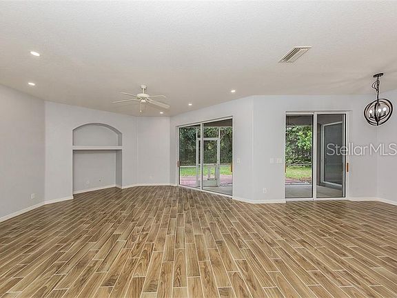 5th image of 1146 Woodcrest Ln