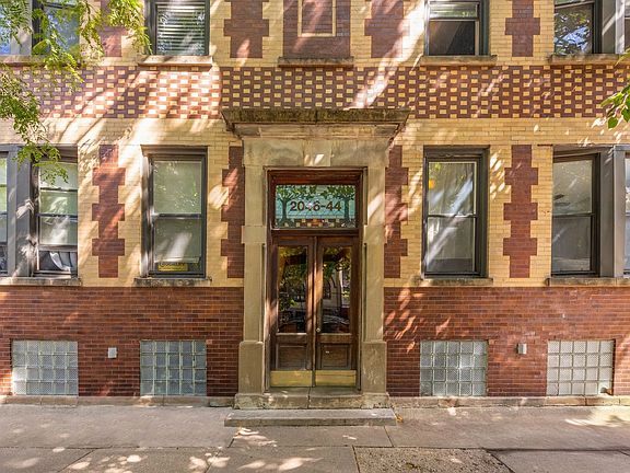 2nd image of 2044 W Cuyler Ave APT 1E