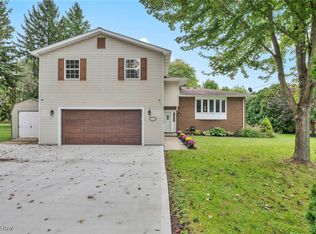 1383 Sherman St, Geneva, OH 44041