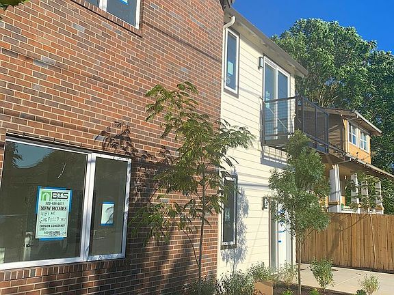 2nd image of 4130 NE Garfield Ave #201