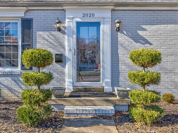 2nd image of 2020 Griffith Pl W