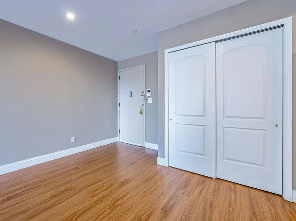 4515 82nd St #E3a, Elmhurst, NY 11373