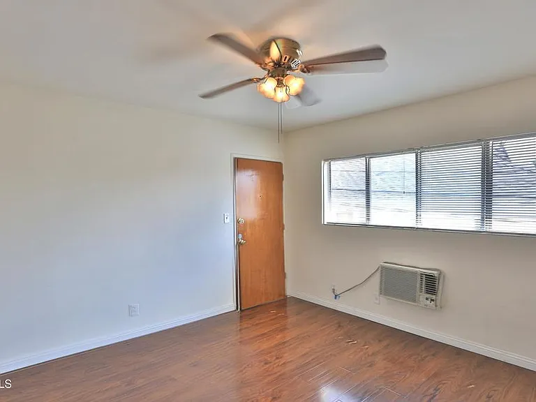 124 S Olive Ave #B — Photo 3