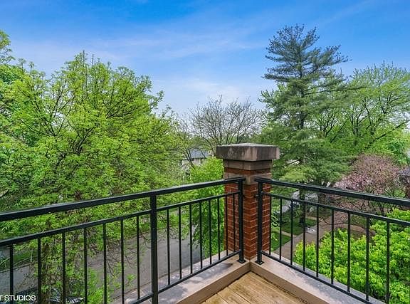 4th image of 4048 W Warwick Ave #2