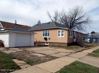 143 1st St SW, Dickinson, ND 58601