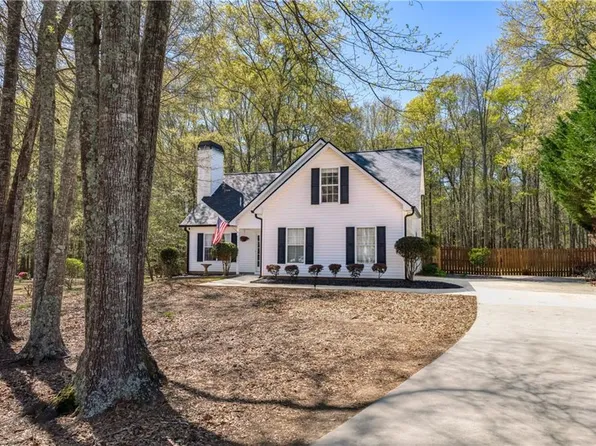5 Riverside Dr, Sharpsburg, GA 30277