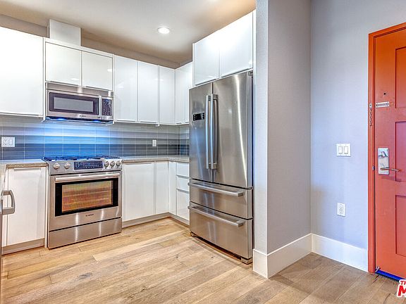 5th image of 901 S Gramercy Dr #303