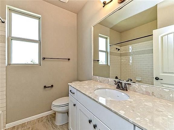 4th image of 413 Bella Montagna Cir
