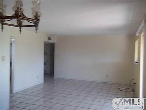 3rd image of 437 Francisco Ave