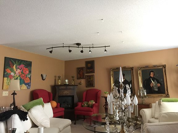 4th image of 7319 Glouchester Dr