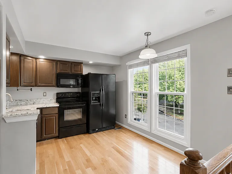 703 Herndon Woods Ct — Photo 4